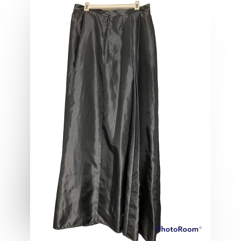 Vintage Women’s size 10 floor length skirt. 3 layers INC
